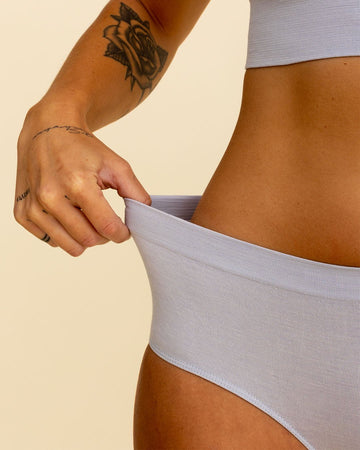 gri hipster ürün model üzerinde, ultra esnek nefes alan anında kuruyan lifli yapı.